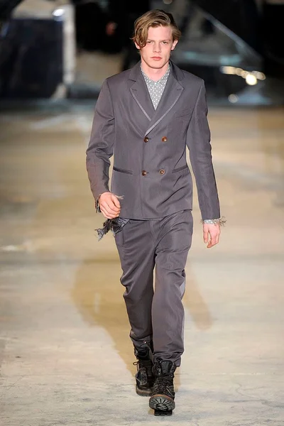 Look 25
